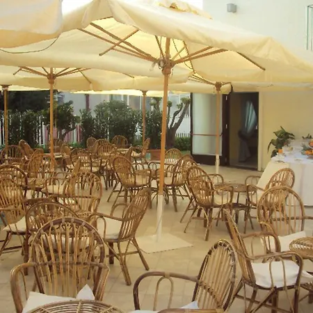 מלון Costa 4*