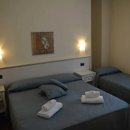 Costa מלון 4*